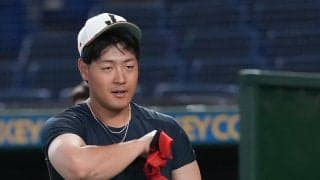 【WBC】菅野智之から“ちょっかい“も…岡本和真「いつも耳を傾けないので…」またイジり返す