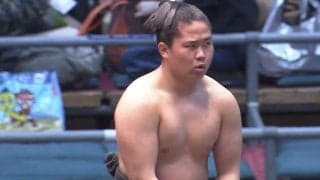 「脚、太くね？」「筋肉ヤバ」17歳小兵力士、脚の付け根がエグい太さ “意外”な極太脚に騒然