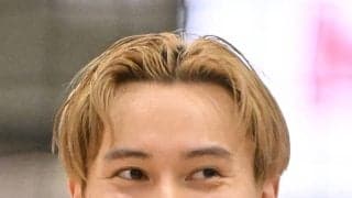 【バレー】「顔そっくりだ」高橋藍、兄の塁と愛犬と「家族旅行」報告「海辺は風強くて寒かった」