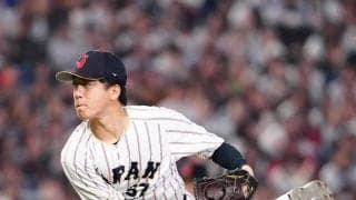 【WBC】北山亘基と大勢の海辺オフショット公開　“カメラマン”隅田知一郎が投稿