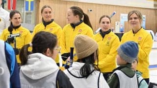 【カーリング】五輪金メダル女子スウェーデン代表が来日　若きカーラーを指導…熱いエール送る
