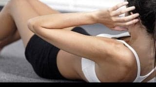 腹筋をしても女性が気になるポッコリおなかが改善しない原因とは！？