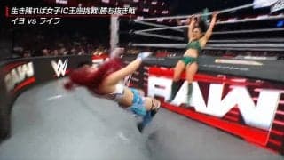 日本人女子レスラー、場外で吹っ飛んで大開脚 「凄い受け」「プロレス脳が違う」驚きと称賛