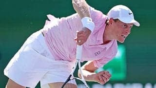  シナー 再び若手の挑戦退け4強 