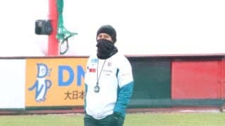 【Ｊ２札幌】川井健太監督が２日連続大型スクリーン前でミーティング実施　異例の取り組みで連敗止める…１４日・Ｊ２磐田戦