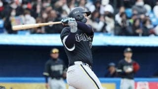 【オリックス】新外国人シーモア来日初長打、二塁に仁王立ち「大丈夫」覚えた日本語で意気込み