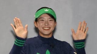 渋野日向子「可愛くて一目惚れ」青のブルゾンに白のパンツ爽やかコーデを公開