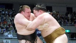 安青錦　痛恨の黒星...綱とり崖っぷち　中日までに３敗は過去に昇進例なし　報道陣に取材断り、うつむき加減で腕組み無言貫く