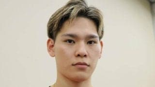 西田有志　超高級赤のスポーツカーが「めっちゃかっこいい」「一児のパパに見えない」お値段なんと５０００万円超！アストンマーティンが提供