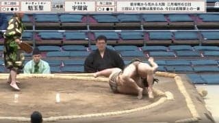 「今のは何だ？」大相撲三月場所で“ウルトラの足取り”に脚光！ 62キロの小兵が130キロを転がす「名人」「足と相撲を取る男」