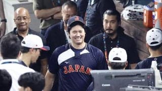 【WBC】ベネズエラ選手が大谷翔平に笑顔で“抗議”　アップ中にネット越しながらライナー強襲