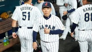 敗戦で呆然の侍ナインがファンへ挨拶　スタンドへ一礼、終戦後も忘れぬ礼儀に球場拍手