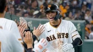 巨人ＯＰ戦１１試合目で待望のチーム１号　合流したばかりの育成・平山が左中間への一撃　「早く誰か打ってほしい」という長野氏、引退試合の翌戦でキラリ