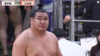 「ダメ、ダメ！」「またおるやん」豊昇龍、金星配給直後に東西の花道で…「呼出さん GJ」「警備員さんナイス」ファン安堵