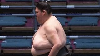 「脚ほそっ」152キロ長身巨漢力士、“ほっそり美脚”と不思議な体形のギャップにファン注目