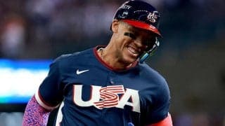 「ほんまえぐいホームランキャッチ」ジャッジの本塁打が“幻”に…日本ファンも夢中「これが世界最高峰の戦いか」【WBC】