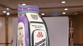 尾崎将司さんのお別れの会　優勝クラブセット、優勝トロフィー、名場面写真、５０００本の花などファン垂涎の豪華な品々も展示