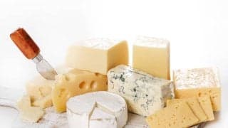 妊婦さんがチーズNGな理由｜避けるべきチーズと食べてもいいチーズの種類を解説