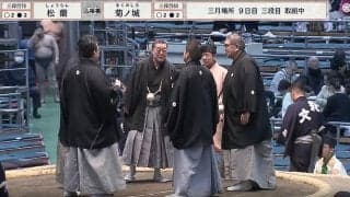 大相撲で取り直し→再び物言いの“珍事” デジャブのような光景に「みんな笑てる」「リプレイを見てるみたい」館内どよめきと拍手