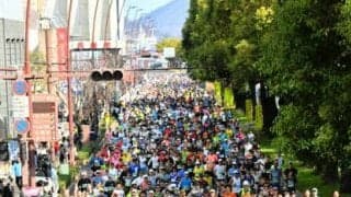 「よーい、ぅどん」　1万1千人が讃岐路快走、かがわマラソン初開催