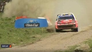 世界一過酷なラリーで「看板吹っ飛ばした」 攻めすぎて“2枚連続で”の衝撃光景「凄まじい走り見せました！」生中継騒然