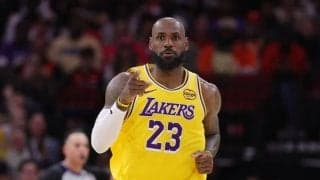 「少なくともあと1シーズンはプレーするのでは」現地名物記者がレブロンの動向に言及