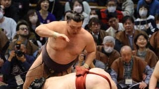 １敗守った霧島を八角理事長が評価「立ち合いでよく当たって踏み込んでいる」