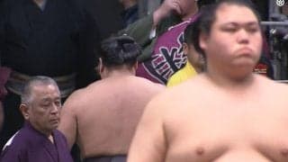 花道奥に「座布団持ってるイケメン」付け人力士の姿に熱視線「なんかカッコイイ人いる」