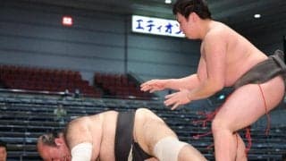 自己ワーストの３９場所連続の負け越し、森麗が力尽きるように倒れる【大相撲春場所】