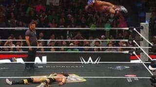 ヘッドバッドを“仕掛けた方が失神”する前代未聞の珍事「なんでそうなる？」「コントかよ」