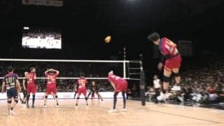 ズドンと落ちた“進化系”サーブに衝撃 「本来とは逆の回転」ノータッチエースに元日本代表も絶賛