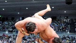 霧島、２敗の豊昇龍を鮮やかな上手投げで破り１敗キープ　単独トップ守り優勝＆大関返り咲き前進