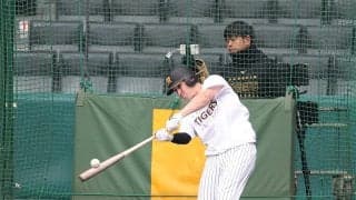 【阪神】苦しむ新外国人ディベイニーが１時間居残り特打「しっかり強い打球を打つ」巻き返しへ汗