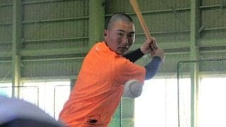 急きょDHに選ばれた滋賀学園の背番号7　重さ2倍のバットで素振り