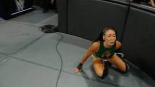 「受けてやれよ」人気女子レスラー、3カ月ぶり復帰戦で再び「痛っ」悶絶リアクション…イジワル王者の“神回避”に物議