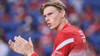 ｢なぜ日本？｣欧州CL席巻クラブが渋谷スクランブル交差点で新ユニ発表！ユンカー輩出チームの“まさかの日本推し”に騒然も…｢か、かっけぇぇ｣