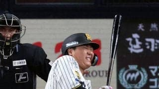 阪神　大山が左脇腹付近に死球受ける　九里がマウンドから歩み寄って謝罪→大山もヘルメット脱いで頭を下げる　京セラ一時騒然