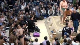 １４場所ぶりＶに涙の霧島「娘から『万歳したい』って頼まれていて」「諦めずにやっていれば最後にいいことあると信じてやってきた」荒れる春場所、異例の上位総崩れで決着