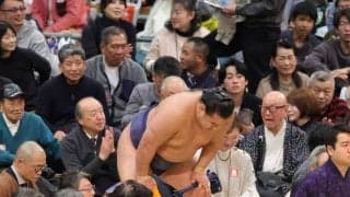 ４敗目で優勝逃した横綱豊昇龍　Ｖの霧島インタビュー見つめ「なんで泣いてんだろうな」とポツリ