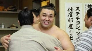 霧島１４場所ぶりＶ！史上３例目の史上３例目グイッ　優勝争い３人とも敗れ決定「大関に戻りたい気持ちで稽古を重ねてきた」