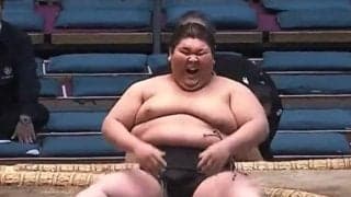 「やられたー」“珍手”で敗れた若手力士が満面の笑み 清々しい負けっぷりにファンほっこり「これは応援したくなる」