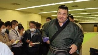 「パパいつ優勝するの。万歳したい」　長女アヤゴーちゃんとの約束果たした霧島　千秋楽には家族３人呼んで記念撮影