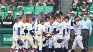 【センバツ】激闘の九州国際大付－神戸国際大付　両校監督がベンチ前でたたえ合う→選手も互いに頭を下げる　逆転サヨナラ打の吉田「ありがとうと」