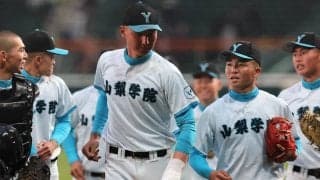 負傷交代の山梨学院・菰田「大丈夫だと思います」、左手首にテーピングを施し声で勝利に貢献【26年センバツ】