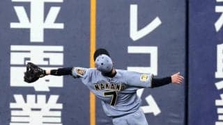 【阪神】中野拓夢、新背番号「７」見せながら打球好捕「打った瞬間ライトかと思ったけど」