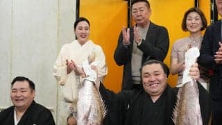 霧島のホラン夫人「私もすごく幸せな気持ちです」　元小結白馬が通訳買って出て取材盛り上げる