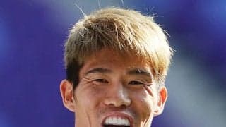 アヤックス冨安健洋、前半完封で笑顔も後半途中に座り込み交代　フェイエ上田綺世も心配そう