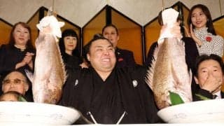 霧島　長女アヤゴーちゃんも万歳「ちゃんとできていたかわからないですけど」「お母さんの誕生日。最高です」【一問一答】