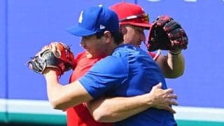 大谷翔平、トラウトとハグで再会　古巣戦前に笑顔で駆け寄る…見せた変わらぬ絆