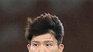 日本代表復帰の冨安健洋はピッチに座りこみ途中交代もアヤックス指揮官「来週の日本代表戦には出場できると思う」